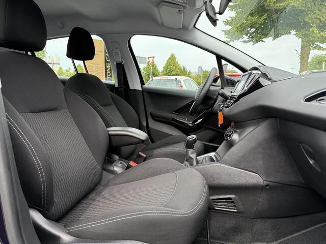 Peugeot 208 1.2 PureTech Blue Lion 2e Eigenaar,Navi,Airco,Cruise,Trekhaak,5 Deurs,Pdc,Weinig km,Zeer Zuinig,Apk tot 07-2026