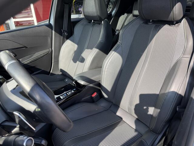Peugeot 208 1.2 GT 131 PK. Automaat..!! Panoramadak, Navigatie, Climate contr, Comf.intr, etc..
