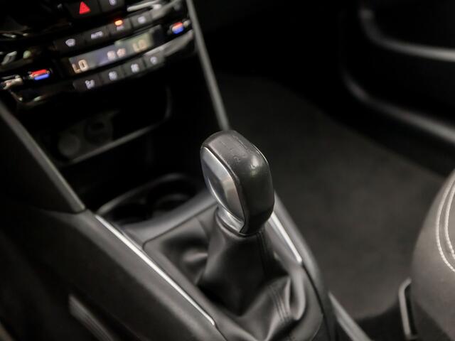 Peugeot 208 1.2 PureTech Sport (APPLE CARPLAY, NAVIGATIE, CLIMATE, GETINT GLAS, SPORTSTOELEN, CRUISE, PARKEERSENSOREN, NIEUWE APK, NIEUWSTAAT)