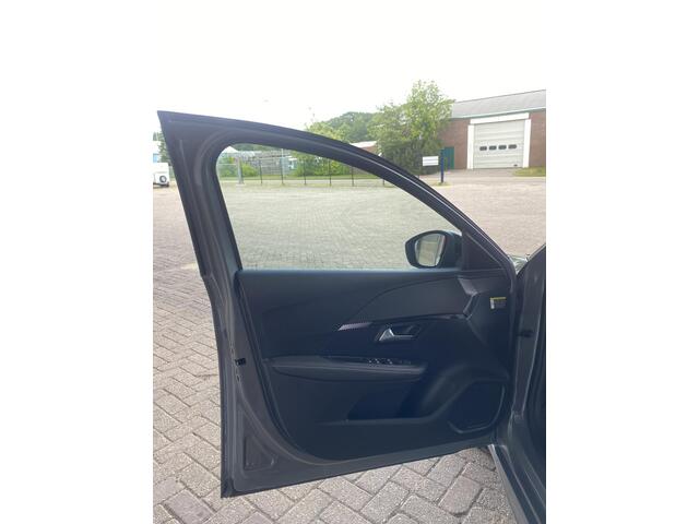 Peugeot 208 1.2 PureTech 100 Allure |Keyless!|CarPlay!|Navigatie!|