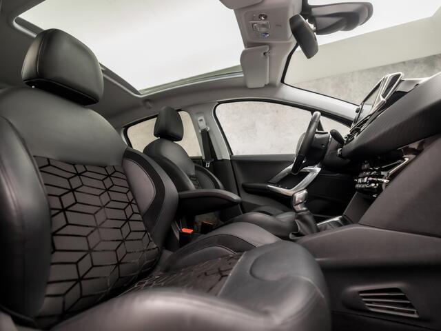 Peugeot 208 1.2 PureTech Sport (PANORAMADAK, APPLE CARPLAY, GROOT NAVI, CAMERA, CLIMATE, SPORTSTOELEN, GETINT GLAS, CRUISE, NIEUWSTAAT)
