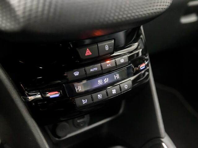 Peugeot 208 1.2 PureTech Sport (PANORAMADAK, APPLE CARPLAY, GROOT NAVI, CAMERA, CLIMATE, SPORTSTOELEN, GETINT GLAS, CRUISE, NIEUWSTAAT)
