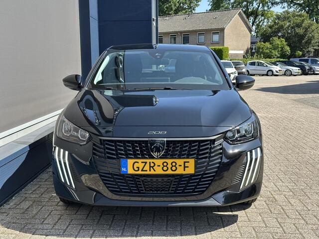 Peugeot 208 1.2 Style | Ruim ¤ 4.000 DEMO Voordeel | Navigatie | Private Lease Vanaf ¤ 359 P/M ! | LED Verlichting | Cruise Control | Airco | Parkeersensoren | Draadloos Apple Carplay & Android Auto | Leren Stuurwiel |