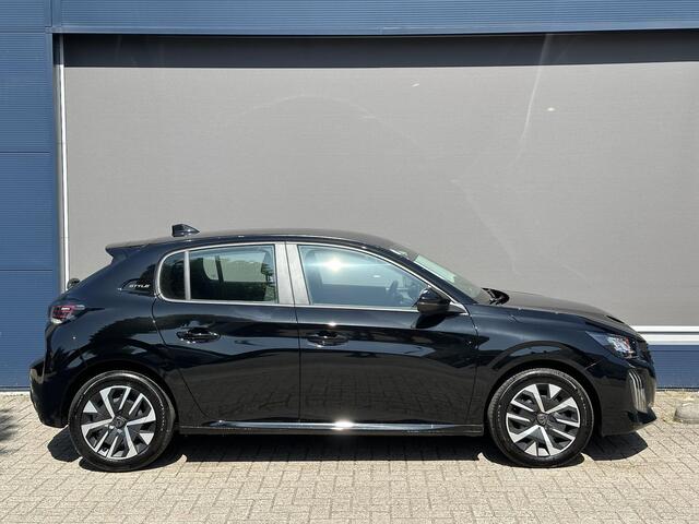 Peugeot 208 1.2 Style | Ruim ¤ 4.000 DEMO Voordeel | Navigatie | Private Lease Vanaf ¤ 359 P/M ! | LED Verlichting | Cruise Control | Airco | Parkeersensoren | Draadloos Apple Carplay & Android Auto | Leren Stuurwiel |