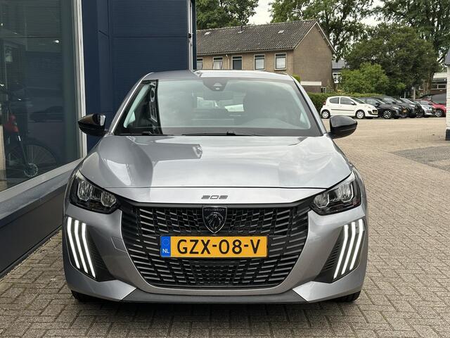 Peugeot 208 1.2 Style | Ruim ¤ 4.000 DEMO Voordeel | Navigatie | Private Lease Vanaf ¤ 359 P/M ! | LED Verlichting | Cruise Control | Airco | Parkeersensoren | Draadloos Apple Carplay & Android Auto | Leren Stuurwiel |