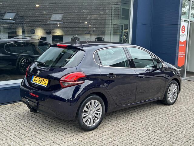 Peugeot 208 1.2 Turbo 110 PK Allure | Trekhaak 1150KG | Zeer Compleet | Navigatie | Climate Control | Cruise Control | Parkeersensoren | Comfort Stoelen | Lichtmetalen Velgen | LED Dagrijverlichting |