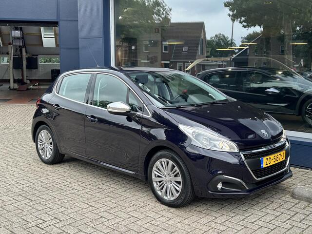 Peugeot 208 1.2 Turbo 110 PK Allure | Trekhaak 1150KG | Zeer Compleet | Navigatie | Climate Control | Cruise Control | Parkeersensoren | Comfort Stoelen | Lichtmetalen Velgen | LED Dagrijverlichting |