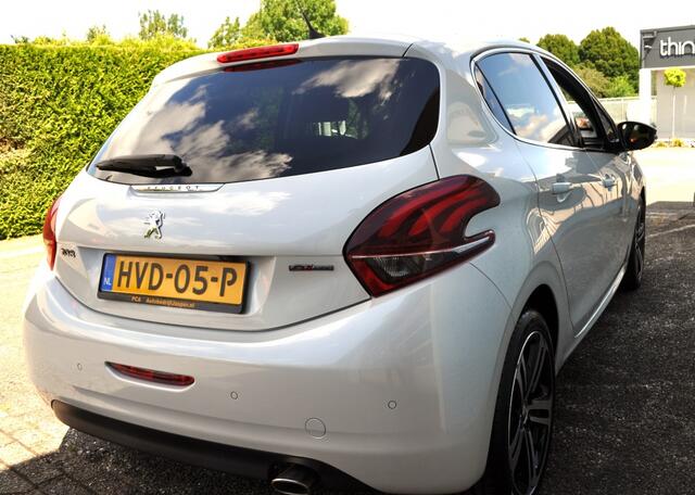 Peugeot 208 1.2 GT-Aut. Pano Nav pdc+cam 1/2leer