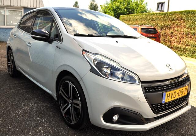 Peugeot 208 1.2 GT-Aut. Pano Nav pdc+cam 1/2leer