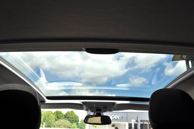 Peugeot 208 1.2 GT-Aut. Pano Nav pdc+cam 1/2leer