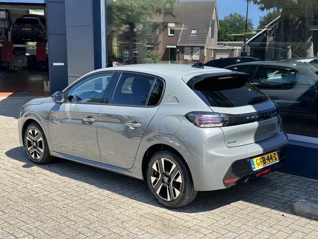 Peugeot 208 1.2 Turbo 100pk Allure 6-bak | Navigatie via Telefoon | Stoelverwarming | 360 Graden Camera | Keyless Entry & Start | LED Verlichting | Climate Control | Dode Hoek Detectie | Voor + Achter Parkeersensoren | 16" Lichtmetalen Velgen |