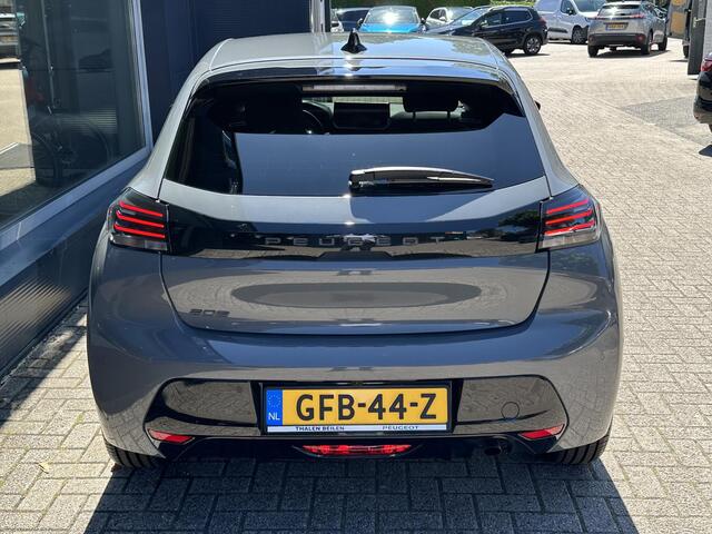 Peugeot 208 1.2 Turbo 100pk Allure 6-bak | Navigatie via Telefoon | Stoelverwarming | 360 Graden Camera | Keyless Entry & Start | LED Verlichting | Climate Control | Dode Hoek Detectie | Voor + Achter Parkeersensoren | 16" Lichtmetalen Velgen |