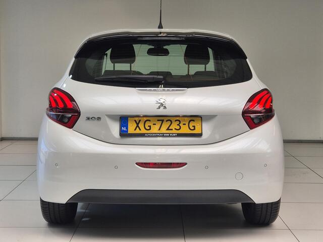 Peugeot 208 1.2 PureTech Signature Navigatie | Parkeersensoren Achter | Airco | Cruise Control | Apple Carplay/Android Auto |