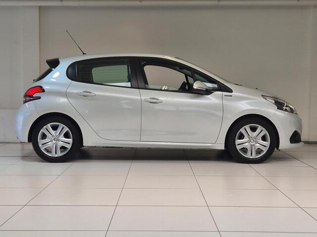 Peugeot 208 1.2 PureTech Signature Navigatie | Parkeersensoren Achter | Airco | Cruise Control | Apple Carplay/Android Auto |