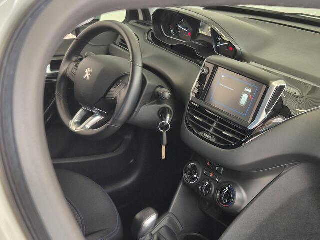 Peugeot 208 1.2 PureTech Signature Navigatie | Parkeersensoren Achter | Airco | Cruise Control | Apple Carplay/Android Auto |