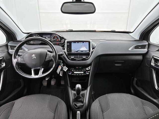 Peugeot 208 82pk Allure | Rijklaar | navi | parkeersensoren | trekhaak vast
