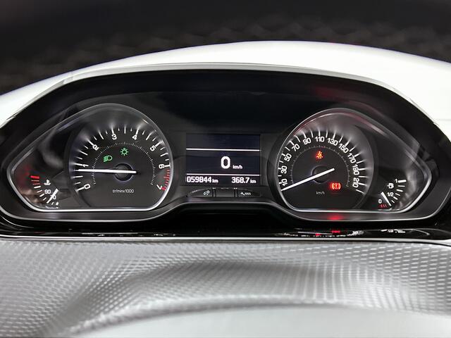 Peugeot 208 82pk Allure | Rijklaar | navi | parkeersensoren | trekhaak vast
