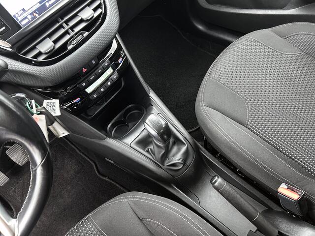 Peugeot 208 82pk Allure | Rijklaar | navi | parkeersensoren | trekhaak vast