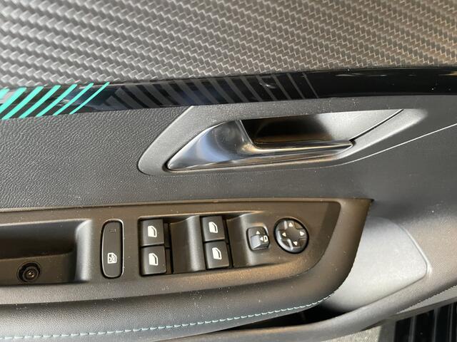 Peugeot 208 1.2 PureTech 100pk Allure NAVIGATIE-CLIMATE CONTROL-PARKEERSENSOREN