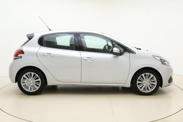 Peugeot 208 1.2 PureTech Blue Lease Executive | Climate Control | Armsteun voor | Parkeerhulp achter | Lichtmetaal 16inch | Navigatie
