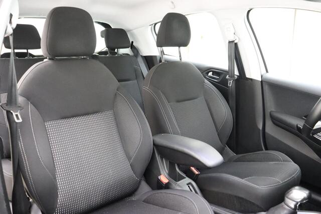 Peugeot 208 1.2 PureTech Blue Lease Executive | Climate Control | Armsteun voor | Parkeerhulp achter | Lichtmetaal 16inch | Navigatie