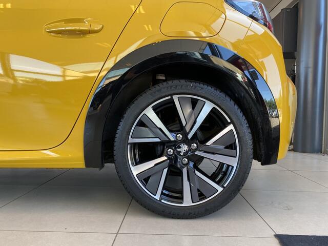 Peugeot 208 1.2 PureTech Allure,GT Line,100Pk,Apple Carplay Android Auto,Keyless,Climate&Cruisecontrol,Spraakbediening,V&A Sensoren,Parkeerassistent,Rijstrook Correctie,Two Tone Lak,17 Inch Lmv