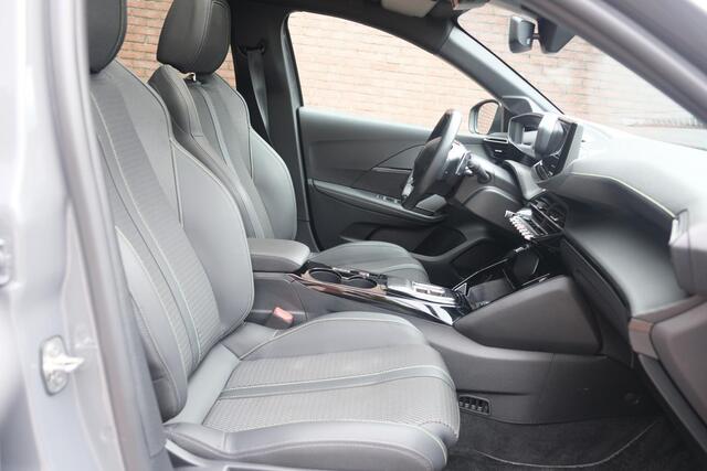 Peugeot 208 1.2 Hybrid 136pk e-DCS6 GT | App Connect | Climate | Adaptive Cruise | Panoramadak | Keyless | Camera | Blind Spot | PDC