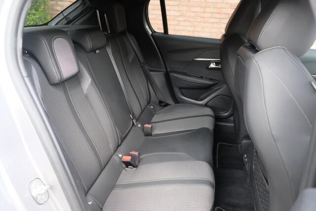 Peugeot 208 1.2 PureTech 100pk GT | Navi | Climate | Adaptive Cruise | Camera | Keyless | PDC