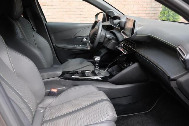 Peugeot 208 1.2 PureTech 100pk GT | Navi | Climate | Adaptive Cruise | Camera | Keyless | PDC