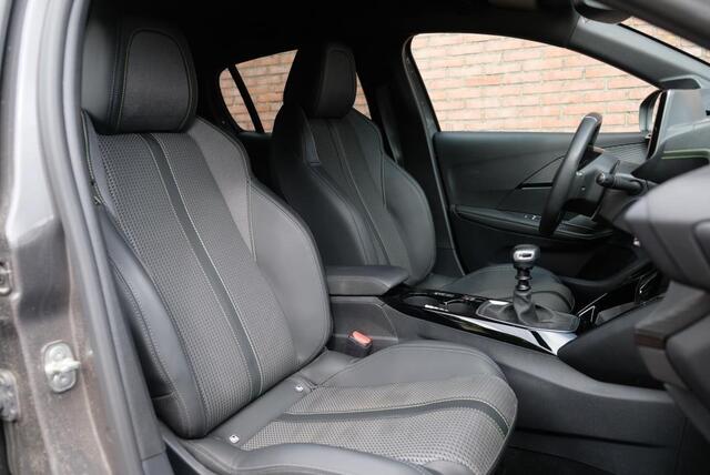 Peugeot 208 1.2 PureTech 100pk GT | Navi | Climate | Adaptive Cruise | Camera | Keyless | PDC