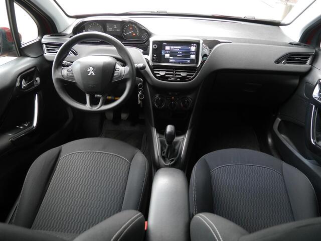 Peugeot 208 1.2 PureTech Blue Lion | Navigatie | Cruise control | Airco | Parkeersensoren achter | Electrische ramen voor | 5 deurs | Mistlampen