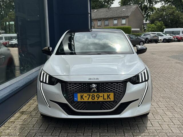 Peugeot 208 1.2 Turbo 100 PK GT-Line Automaat | Sportieve en Complete uitvoering | Navigatie | Panoramadak | Sportstoelen | Afneembare Trekhaak | Keyless Start | 17" Lichtmetalen Velgen | Full LED Verlichting | Climate Control | Cruise Control | Camera | Parkeersenso