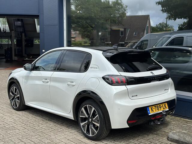 Peugeot 208 1.2 Turbo 100 PK GT-Line Automaat | Sportieve en Complete uitvoering | Navigatie | Panoramadak | Sportstoelen | Afneembare Trekhaak | Keyless Start | 17" Lichtmetalen Velgen | Full LED Verlichting | Climate Control | Cruise Control | Camera | Parkeersenso