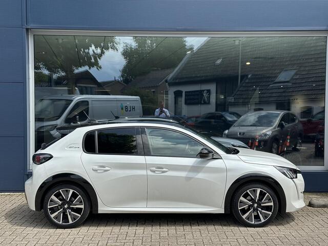 Peugeot 208 1.2 Turbo 100 PK GT-Line Automaat | Sportieve en Complete uitvoering | Navigatie | Panoramadak | Sportstoelen | Afneembare Trekhaak | Keyless Start | 17" Lichtmetalen Velgen | Full LED Verlichting | Climate Control | Cruise Control | Camera | Parkeersenso