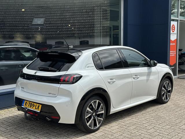 Peugeot 208 1.2 Turbo 100 PK GT-Line Automaat | Sportieve en Complete uitvoering | Navigatie | Panoramadak | Sportstoelen | Afneembare Trekhaak | Keyless Start | 17" Lichtmetalen Velgen | Full LED Verlichting | Climate Control | Cruise Control | Camera | Parkeersenso