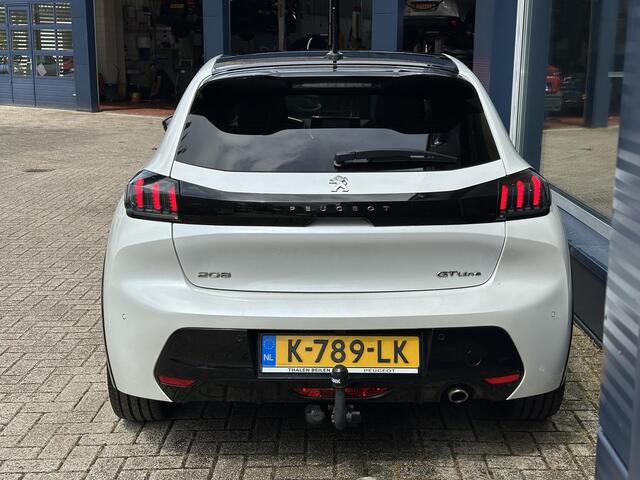 Peugeot 208 1.2 Turbo 100 PK GT-Line Automaat | Sportieve en Complete uitvoering | Navigatie | Panoramadak | Sportstoelen | Afneembare Trekhaak | Keyless Start | 17" Lichtmetalen Velgen | Full LED Verlichting | Climate Control | Cruise Control | Camera | Parkeersenso