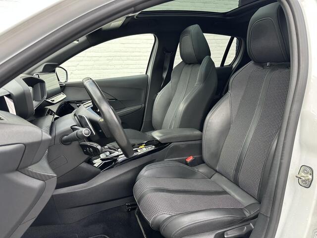 Peugeot 208 1.2 Turbo 100 PK GT-Line Automaat | Sportieve en Complete uitvoering | Navigatie | Panoramadak | Sportstoelen | Afneembare Trekhaak | Keyless Start | 17" Lichtmetalen Velgen | Full LED Verlichting | Climate Control | Cruise Control | Camera | Parkeersenso