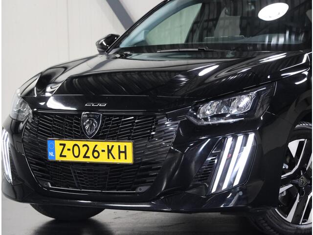 Peugeot 208 1.2 100PK Allure | AppleCarplay/Android Auto | Camera | Parkeersensoren | FULL LED | Lederen Stuurwiel | Climate Control | Cruise Control | 16" LMV | Isofix | Privacy Glass |