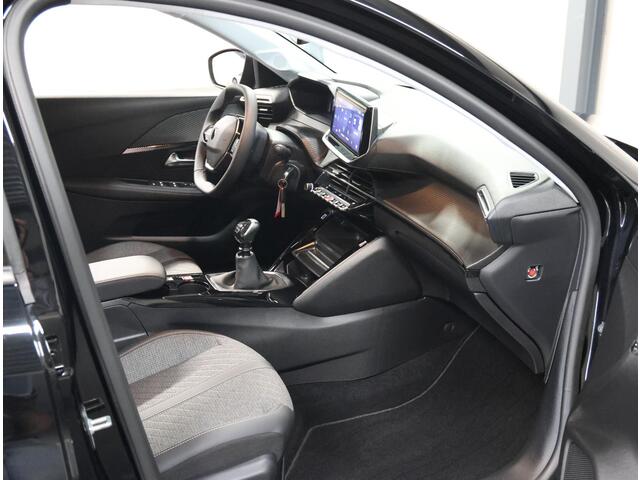 Peugeot 208 1.2 100PK Allure | AppleCarplay/Android Auto | Camera | Parkeersensoren | FULL LED | Lederen Stuurwiel | Climate Control | Cruise Control | 16" LMV | Isofix | Privacy Glass |