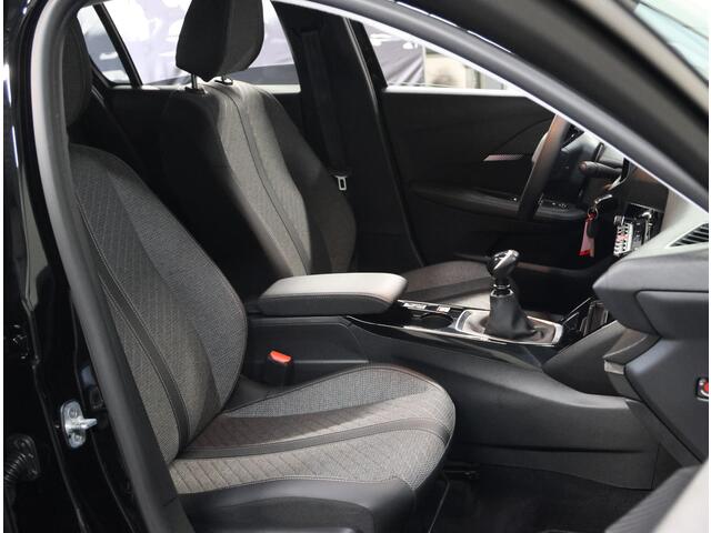 Peugeot 208 1.2 100PK Allure | AppleCarplay/Android Auto | Camera | Parkeersensoren | FULL LED | Lederen Stuurwiel | Climate Control | Cruise Control | 16" LMV | Isofix | Privacy Glass |