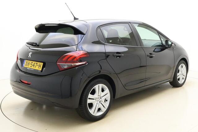 Peugeot 208 1.2 PureTech Signature | AIRCO | Navigatie | Cruise Control | Parkeersensoren Achter | DAB+ | Armsteun | Apple Carplay & Android Auto |