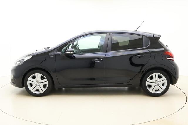 Peugeot 208 1.2 PureTech Signature | AIRCO | Navigatie | Cruise Control | Parkeersensoren Achter | DAB+ | Armsteun | Apple Carplay & Android Auto |