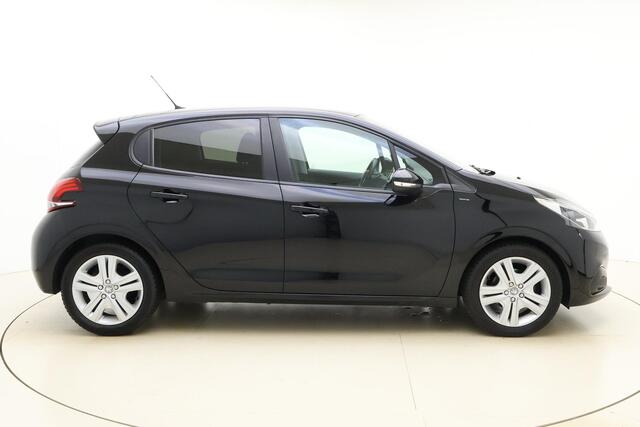 Peugeot 208 1.2 PureTech Signature | AIRCO | Navigatie | Cruise Control | Parkeersensoren Achter | DAB+ | Armsteun | Apple Carplay & Android Auto |
