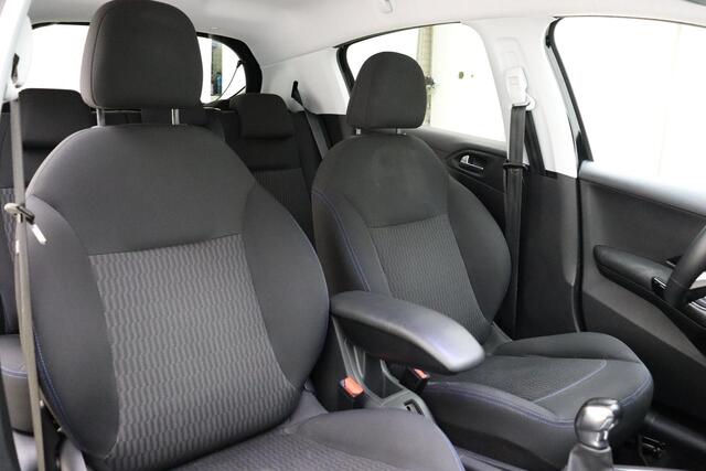 Peugeot 208 1.2 PureTech Signature | AIRCO | Navigatie | Cruise Control | Parkeersensoren Achter | DAB+ | Armsteun | Apple Carplay & Android Auto |