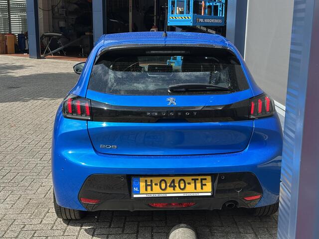 Peugeot 208 1.2 Turbo 100 PK Allure Pack | Navigatie | Camera | Parkeersensoren V+A | LED Verlichting | Dealer Onderhouden | 16" Lichtmetalen Velgen | Climate Control | Cruise Control | Half Lederen Bekleding | Keyless Start |