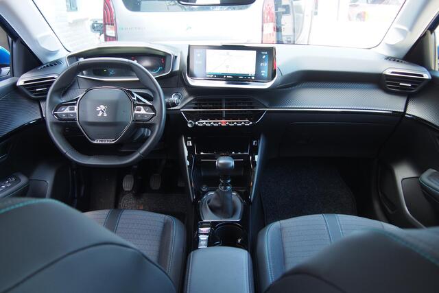Peugeot 208 1.2 Turbo 100 PK Allure Pack | Navigatie | Camera | Parkeersensoren V+A | LED Verlichting | Dealer Onderhouden | 16" Lichtmetalen Velgen | Climate Control | Cruise Control | Half Lederen Bekleding | Keyless Start |