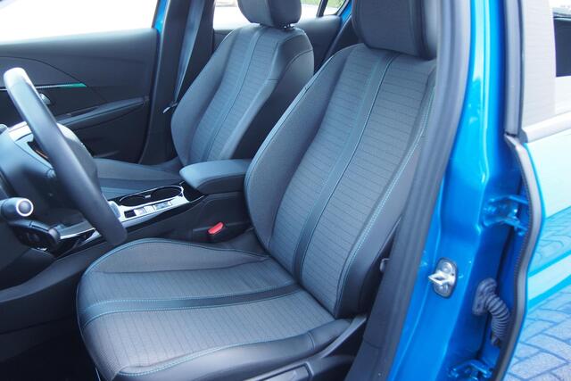 Peugeot 208 1.2 Turbo 100 PK Allure Pack | Navigatie | Camera | Parkeersensoren V+A | LED Verlichting | Dealer Onderhouden | 16" Lichtmetalen Velgen | Climate Control | Cruise Control | Half Lederen Bekleding | Keyless Start |