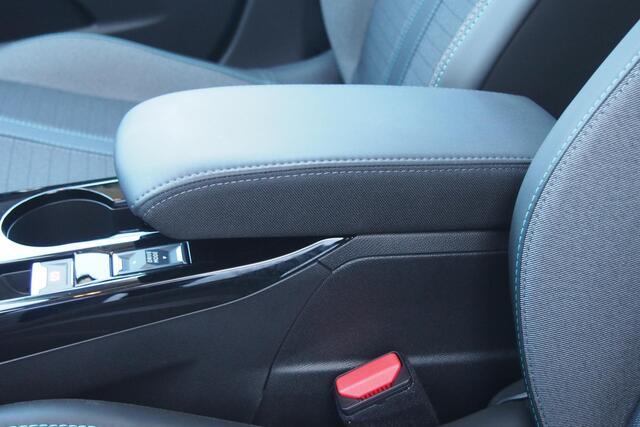 Peugeot 208 1.2 Turbo 100 PK Allure Pack | Navigatie | Camera | Parkeersensoren V+A | LED Verlichting | Dealer Onderhouden | 16" Lichtmetalen Velgen | Climate Control | Cruise Control | Half Lederen Bekleding | Keyless Start |