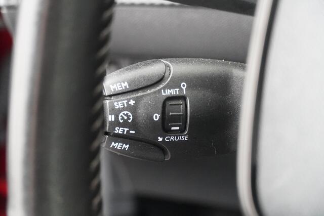Peugeot 208 BWJ 2019 1.2 101 PK Blue Lease Allure NAVI / CLIMA / CRUISE / DAB+ / APPLE & ANDROID / CAMERA / PDC / LMV / LICHT & REGEN SENSOR /