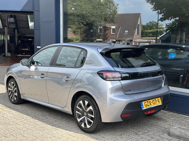 Peugeot 208 1.2 Style | Ruim ¤ 4.000 DEMO Voordeel | Navigatie | Private Lease Vanaf ¤ 359 P/M ! | LED Verlichting | Cruise Control | Airco | Parkeersensoren | Draadloos Apple Carplay & Android Auto | Leren Stuurwiel |